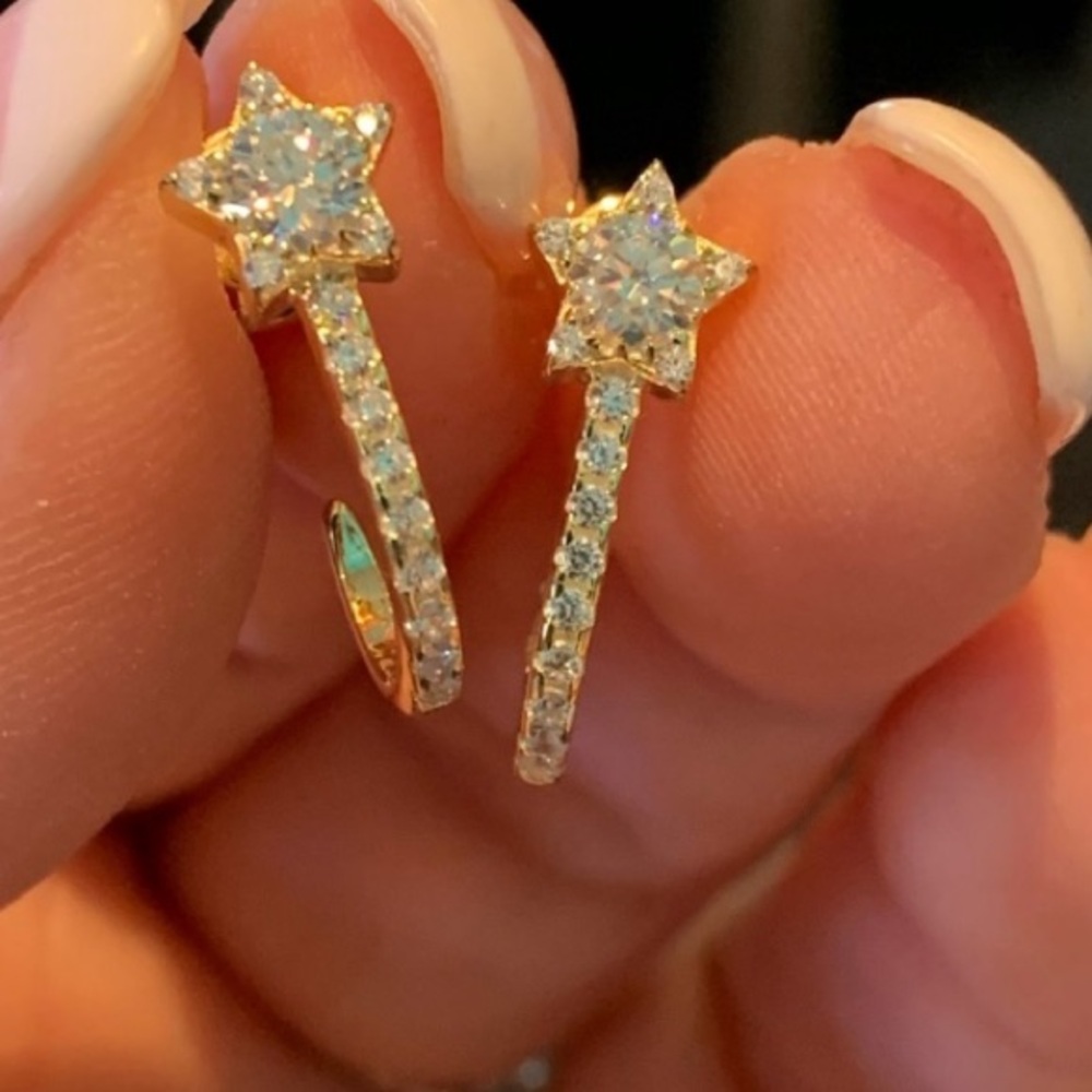 Moissanite NWT 0.6 cttw star earrings